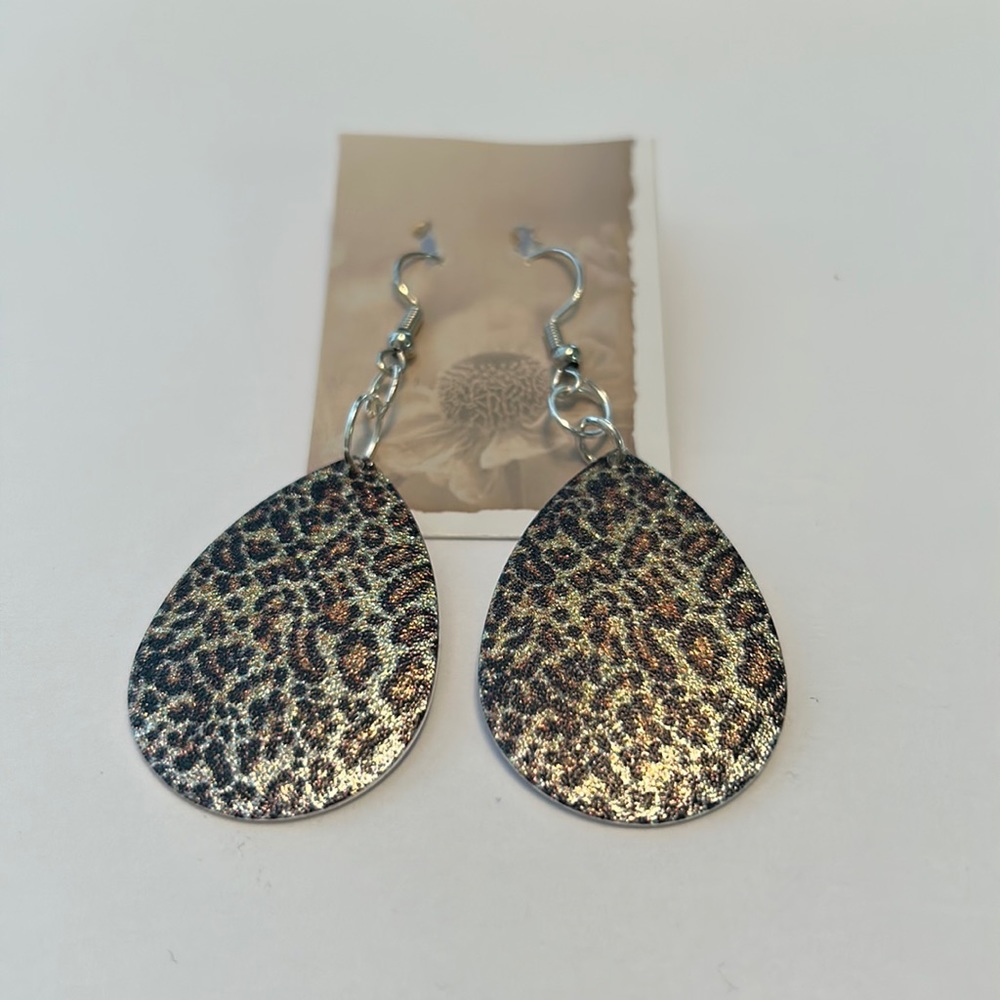 Stainless steel cheetah print earrings